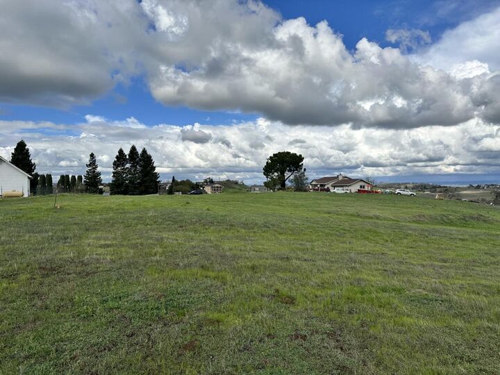 Property Photo: 2090 Mohawk Court CA 95640