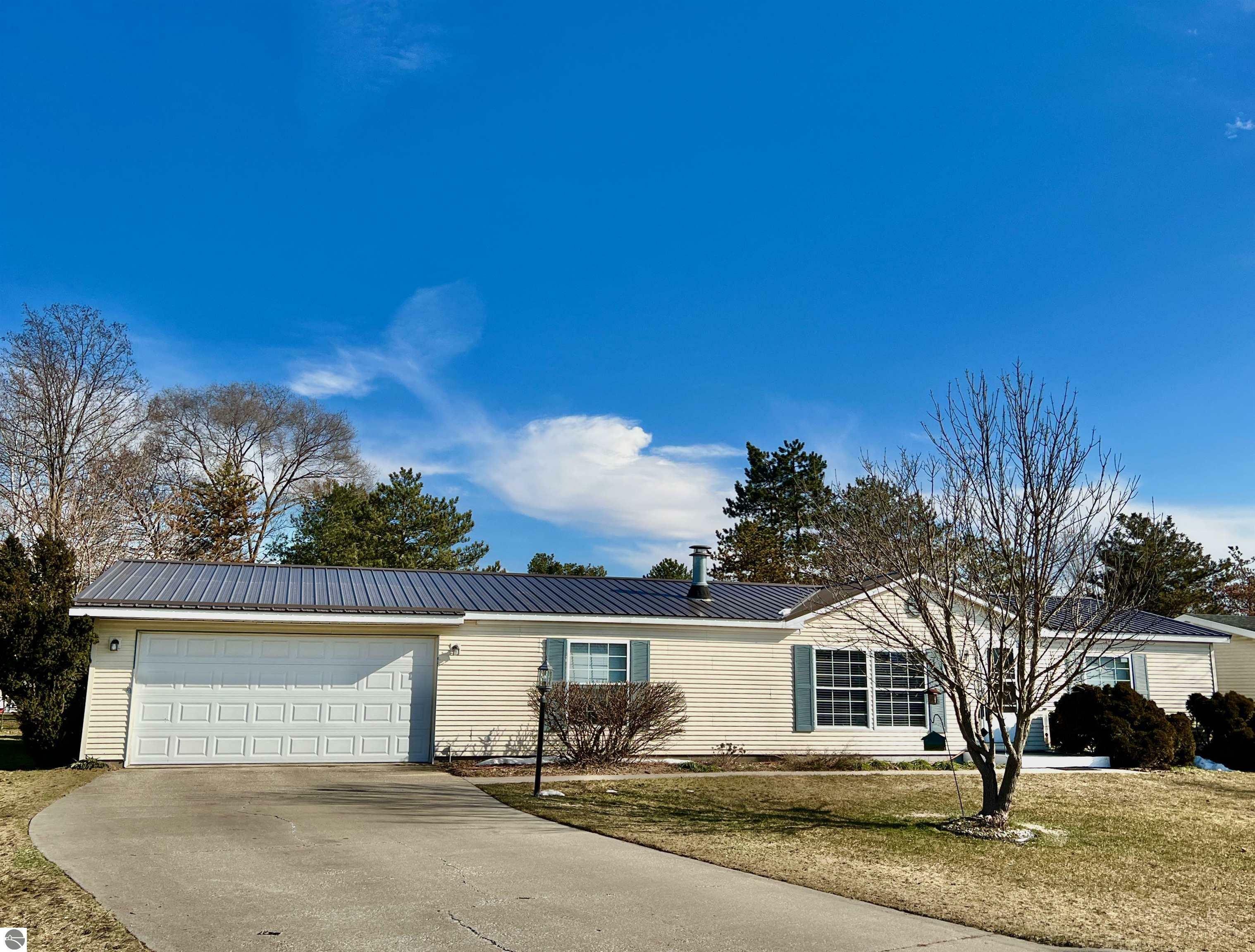 2253 Honeybear Lane  Mt Pleasant MI 48858 photo