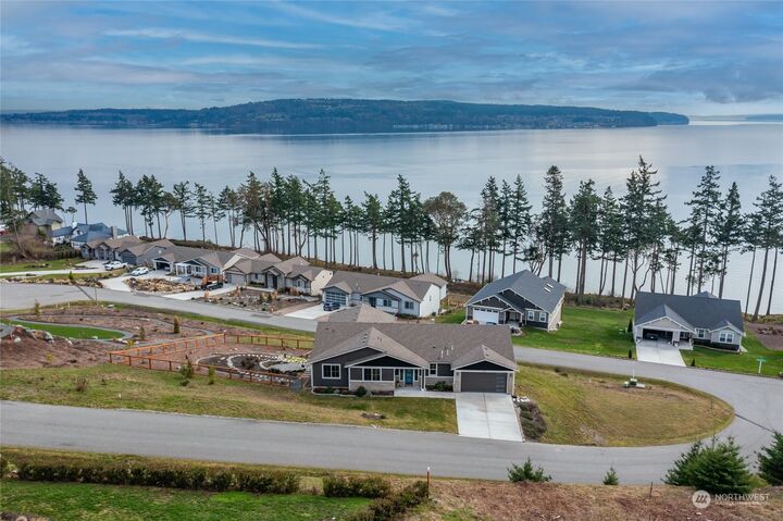 Property Photo: 2052 Saratoga View Way WA 98277