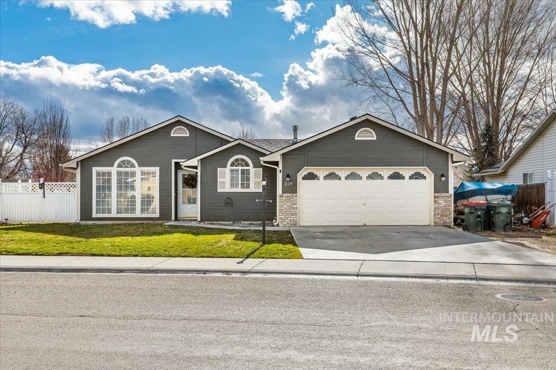 Property Photo:  219 W Waterbury  ID 83646-0000 