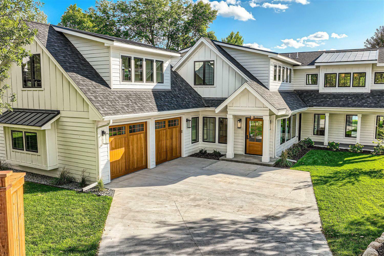 Property Photo: 3865 Shoreline Drive MN 55391
