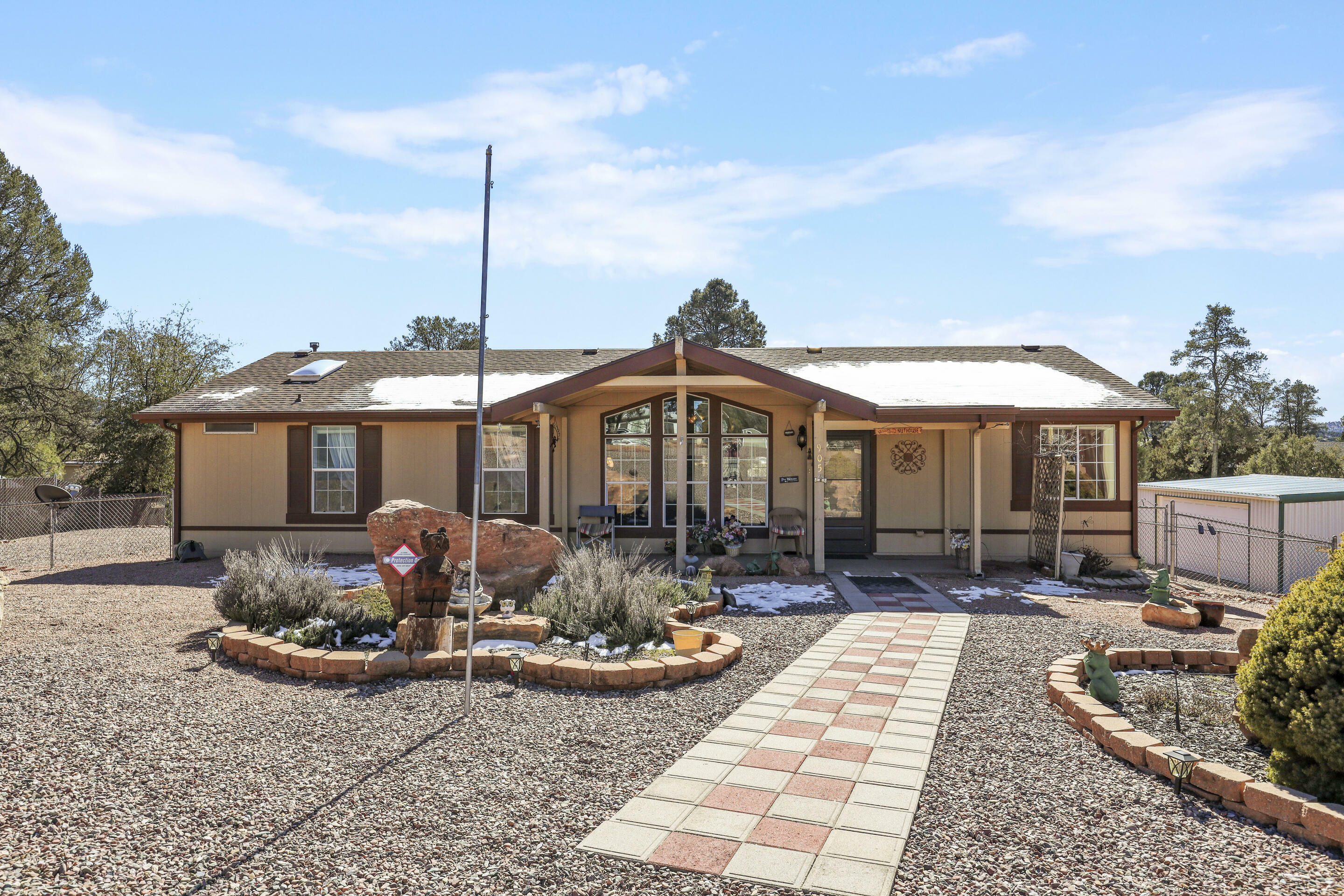 Property Photo:  905 E Miller Road  AZ 85541 