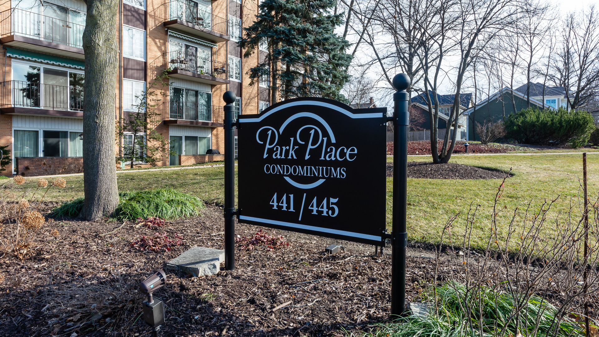 Property Photo: 441 N Park Boulevard 2A IL 60137