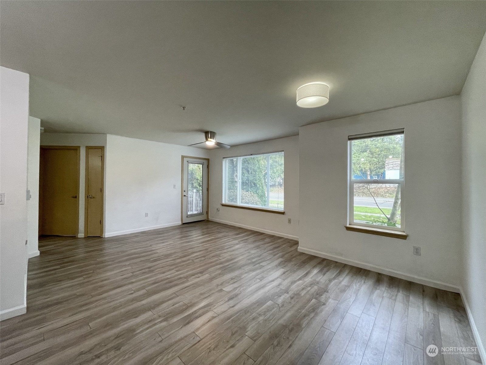 Property Photo:  10931 124th Avenue NE 101  WA 98033 