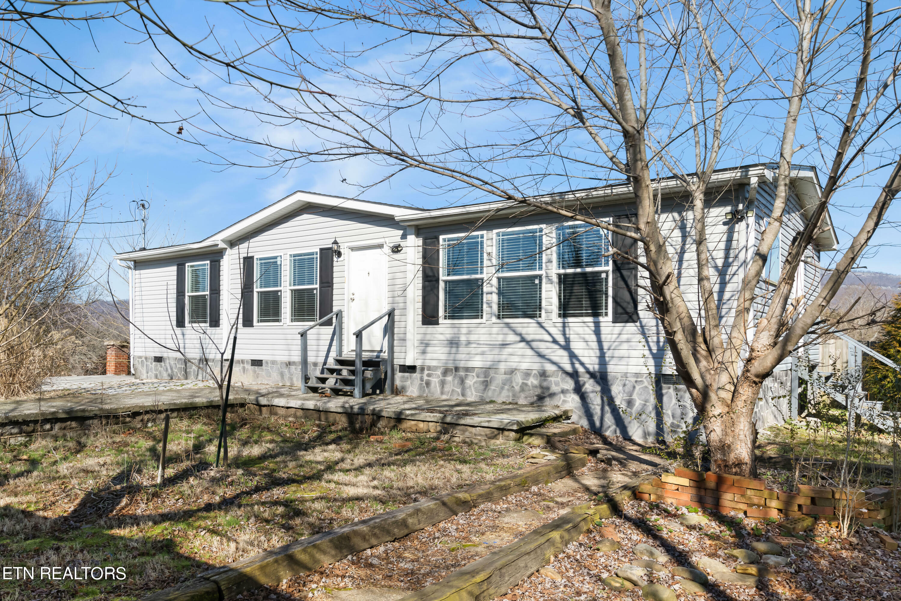 Property Photo: 639 Glade Springs Rd TN 37766
