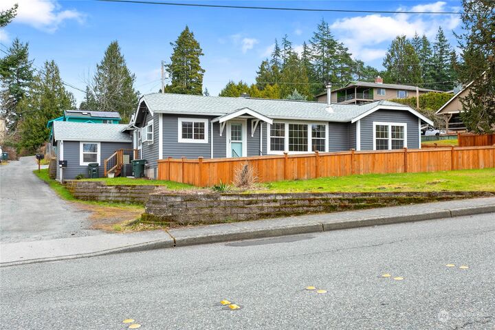 Property Photo:  1254 Puget Street  WA 98229 