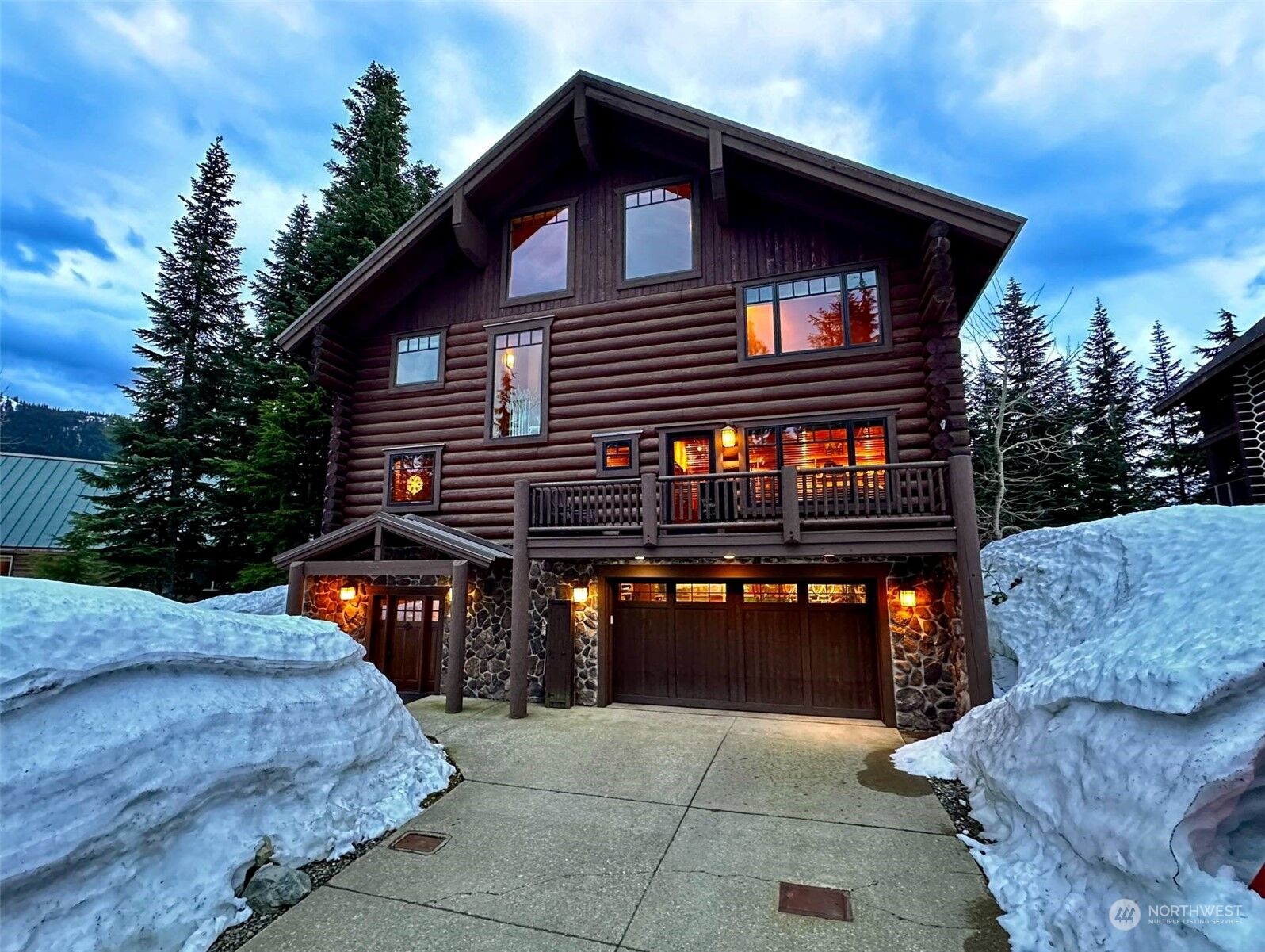 Property Photo:  6 Summit Way  WA 98068 