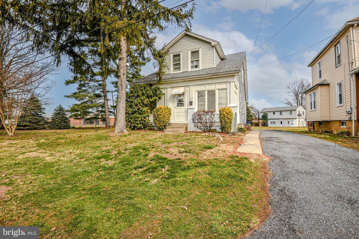 Property Photo:  2123 Norton Avenue  PA 19061 