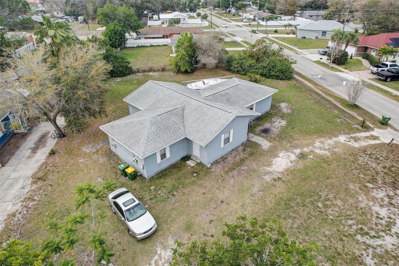 Property Photo:  733 Tarpon Avenue  FL 34237 