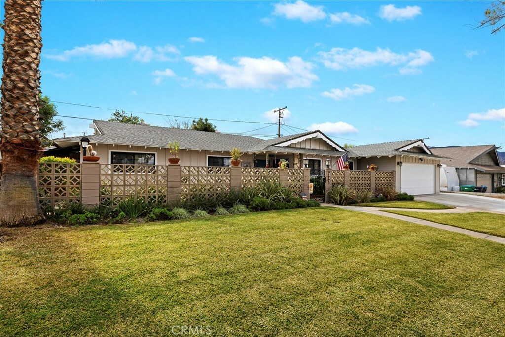 Property Photo:  706 W Hacienda Drive  CA 92882 