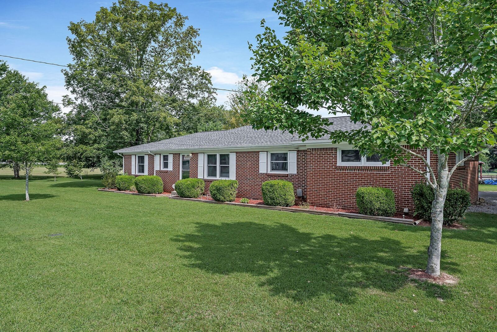 Property Photo:  212 Jennings Ln  TN 37166 