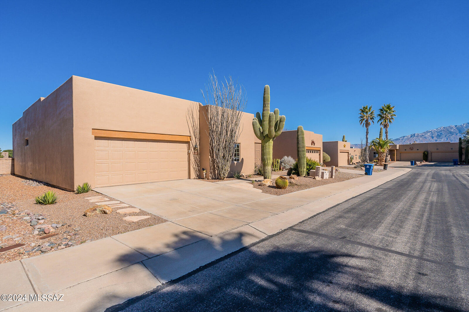 Property Photo:  950 W Va De La Fonda  AZ 85614 