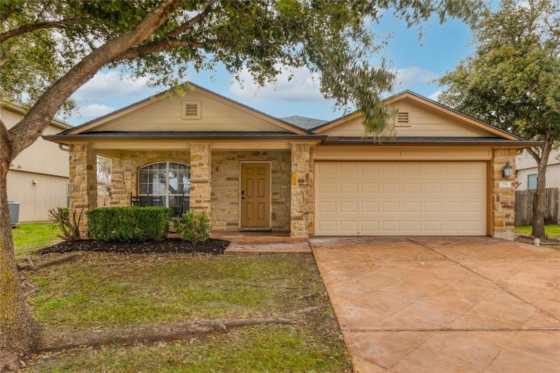 Property Photo:  226 Killian Loop  TX 78634 