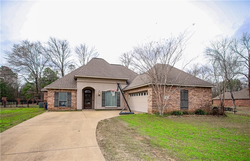 Property Photo: 102 Lakefront Drive LA 71457