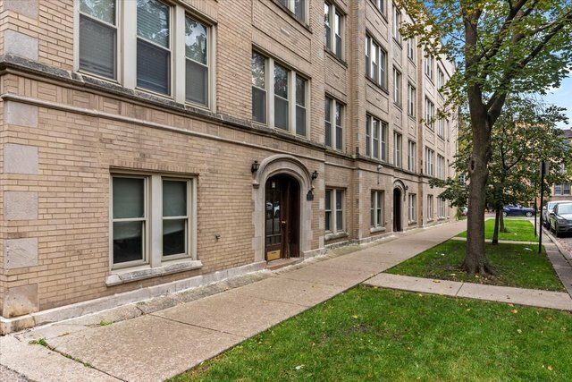 Property Photo:  3257 W Olive Avenue 1E  IL 60659 