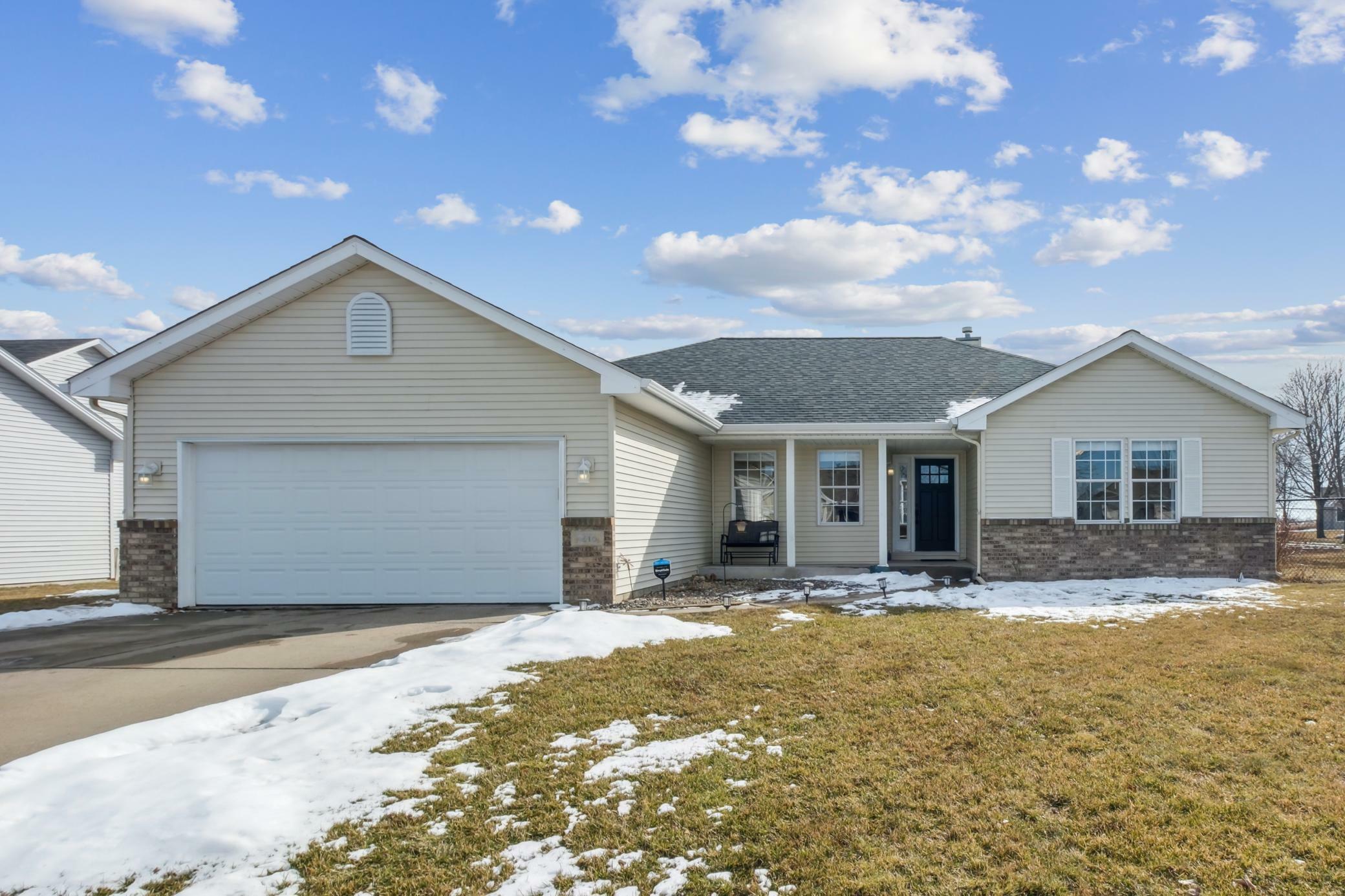 Property Photo:  1216 Lakeview Parkway  MN 55313 