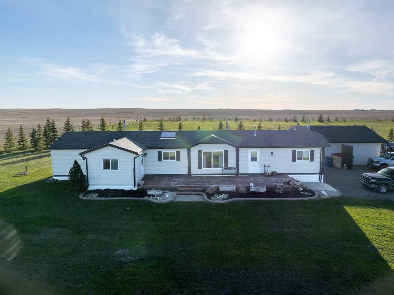 Property Photo: 204076 Range Road 253 AB T0L 1P0