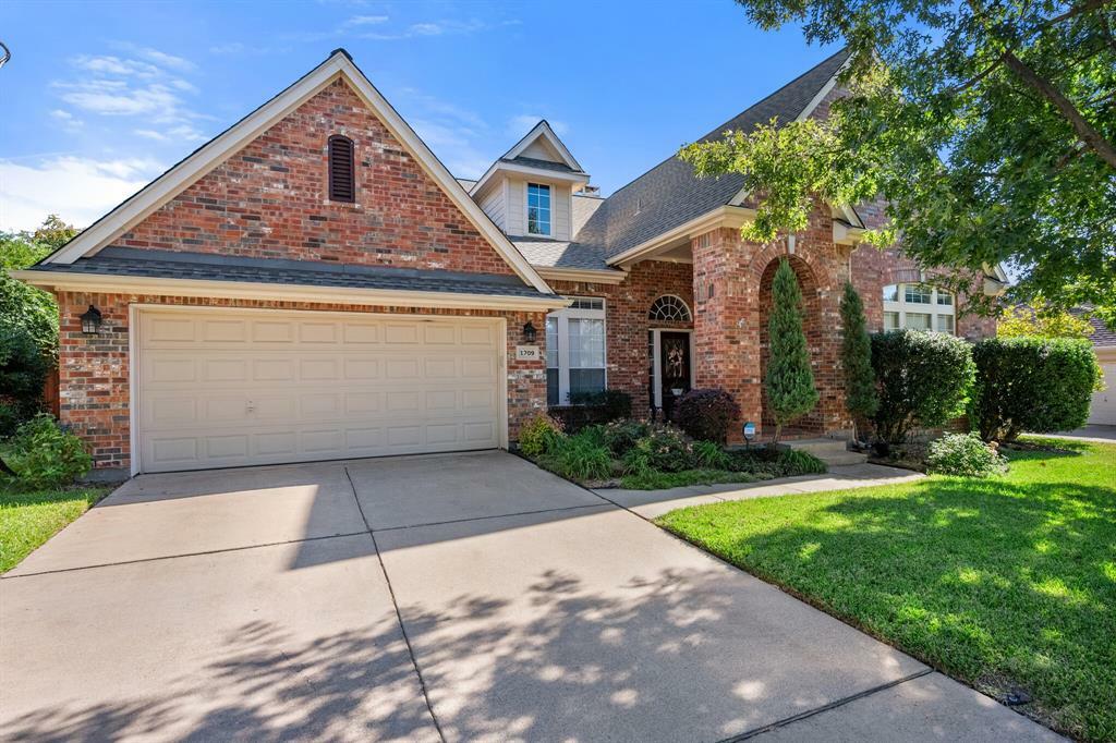 Property Photo:  1709 Mallard Circle  TX 76063 