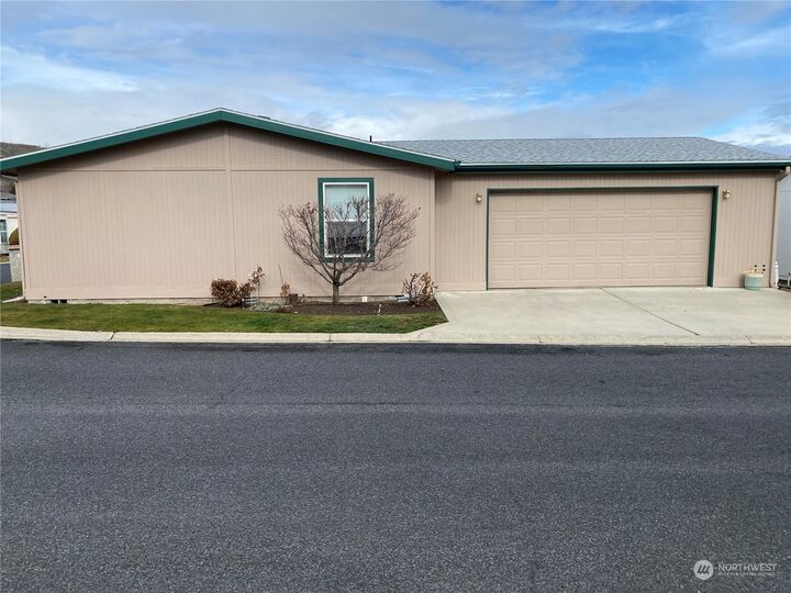 Property Photo:  1203 Woods Street  WA 98801 