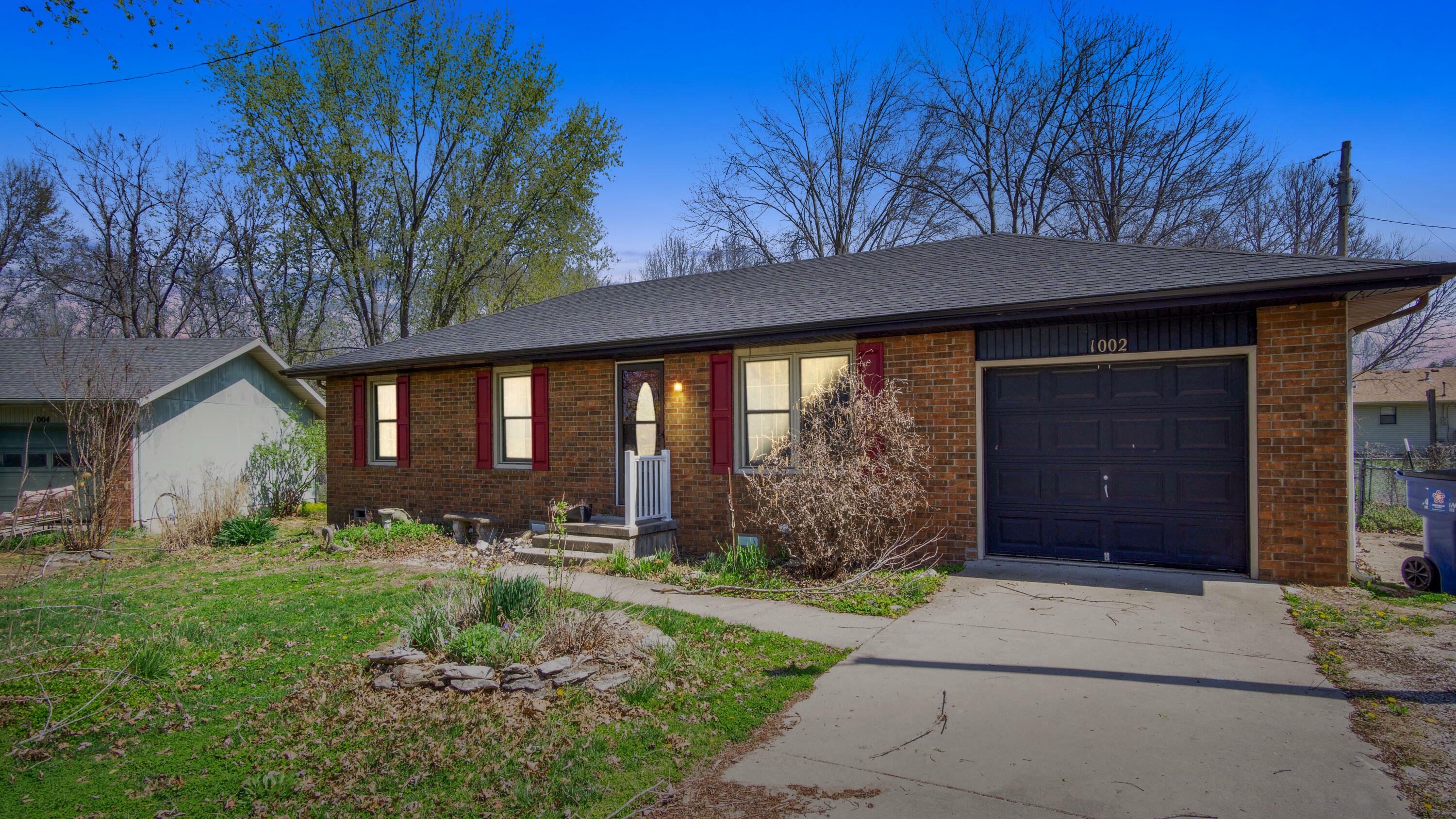 Property Photo:  1002 N 13th Avenue  MO 65721 