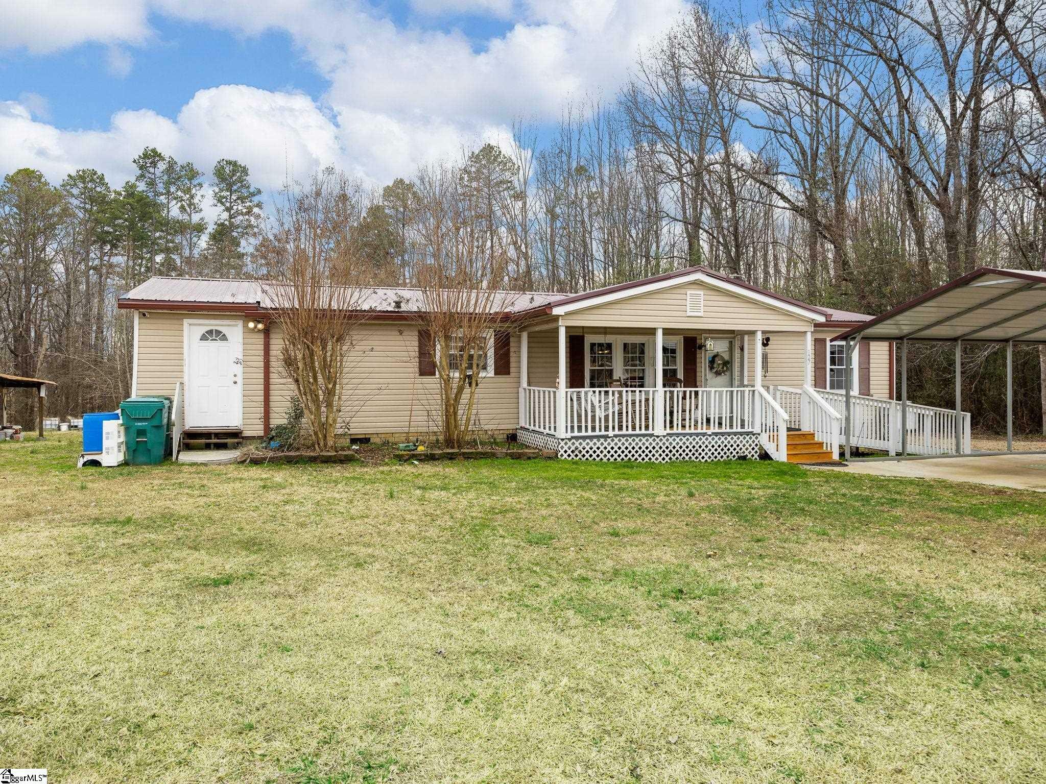 Property Photo: 127 Laroi Road SC 29340