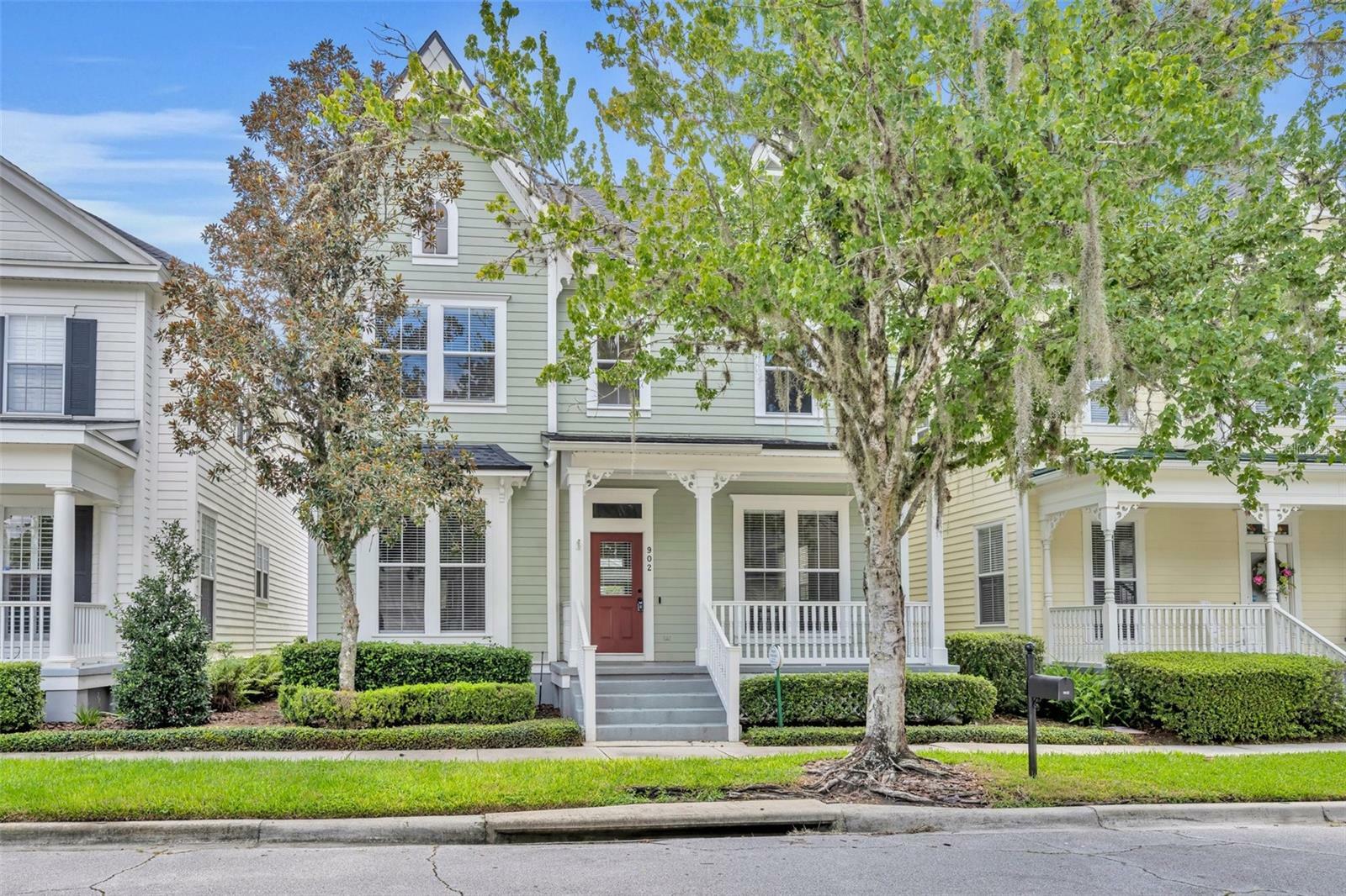 Property Photo: 902 Towhee Court FL 34747