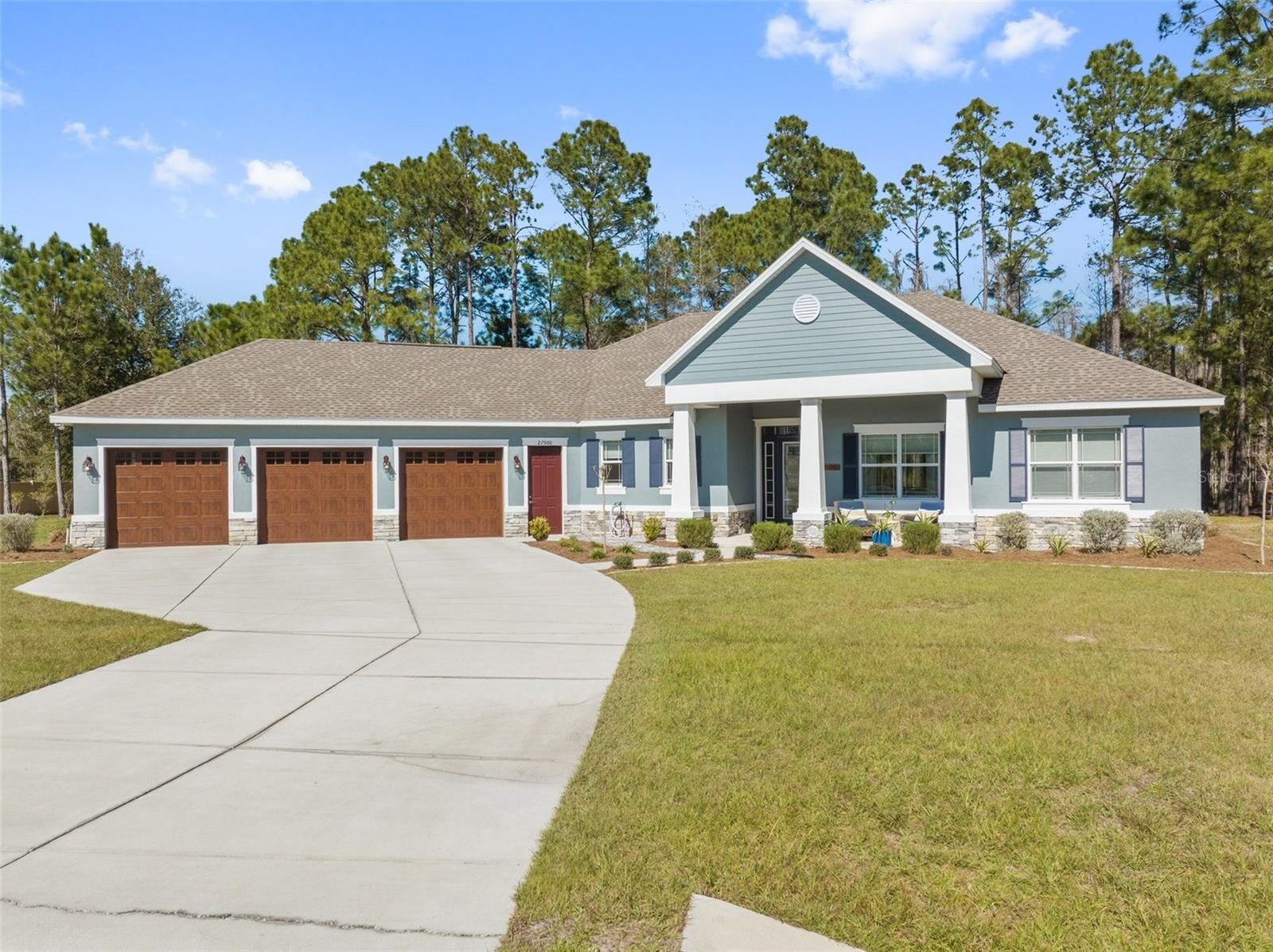 Property Photo:  27500 Elkwood Circle  FL 33544 