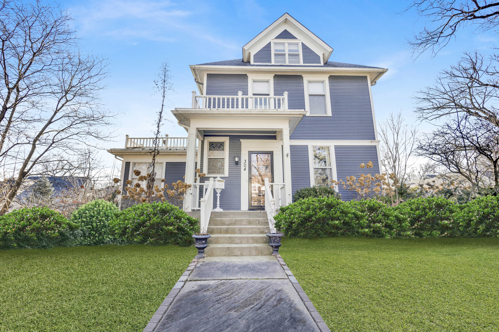 Property Photo:  304 E Chicago Avenue  IL 60521 