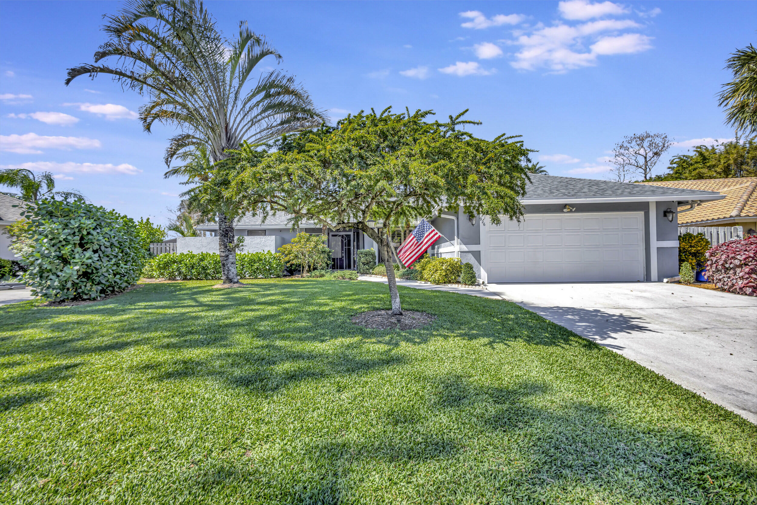 Property Photo:  926 Cosmos Court  FL 33414 