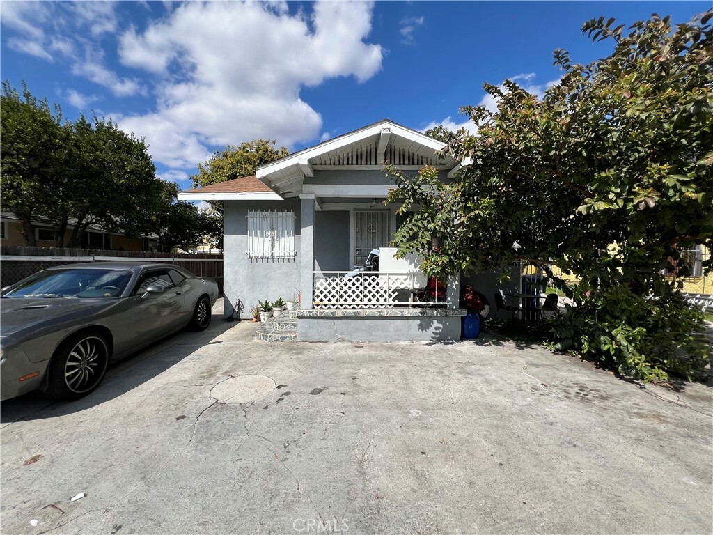 Property Photo:  827 W 65th Street  CA 90044 