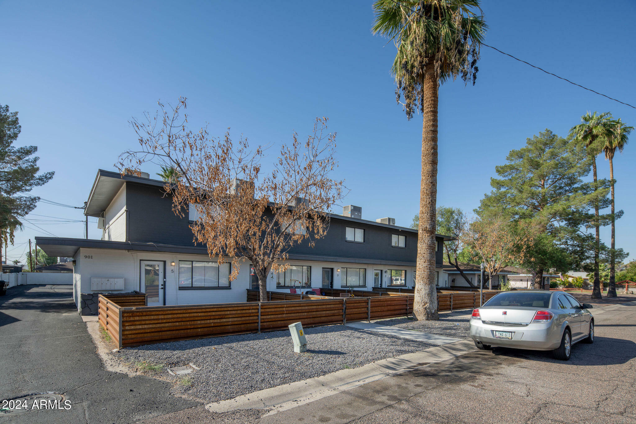 Property Photo:  901 E Claremont Street  AZ 85014 