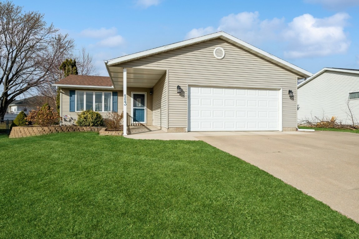 Property Photo:  113 Rosedale Drive  IA 52213 