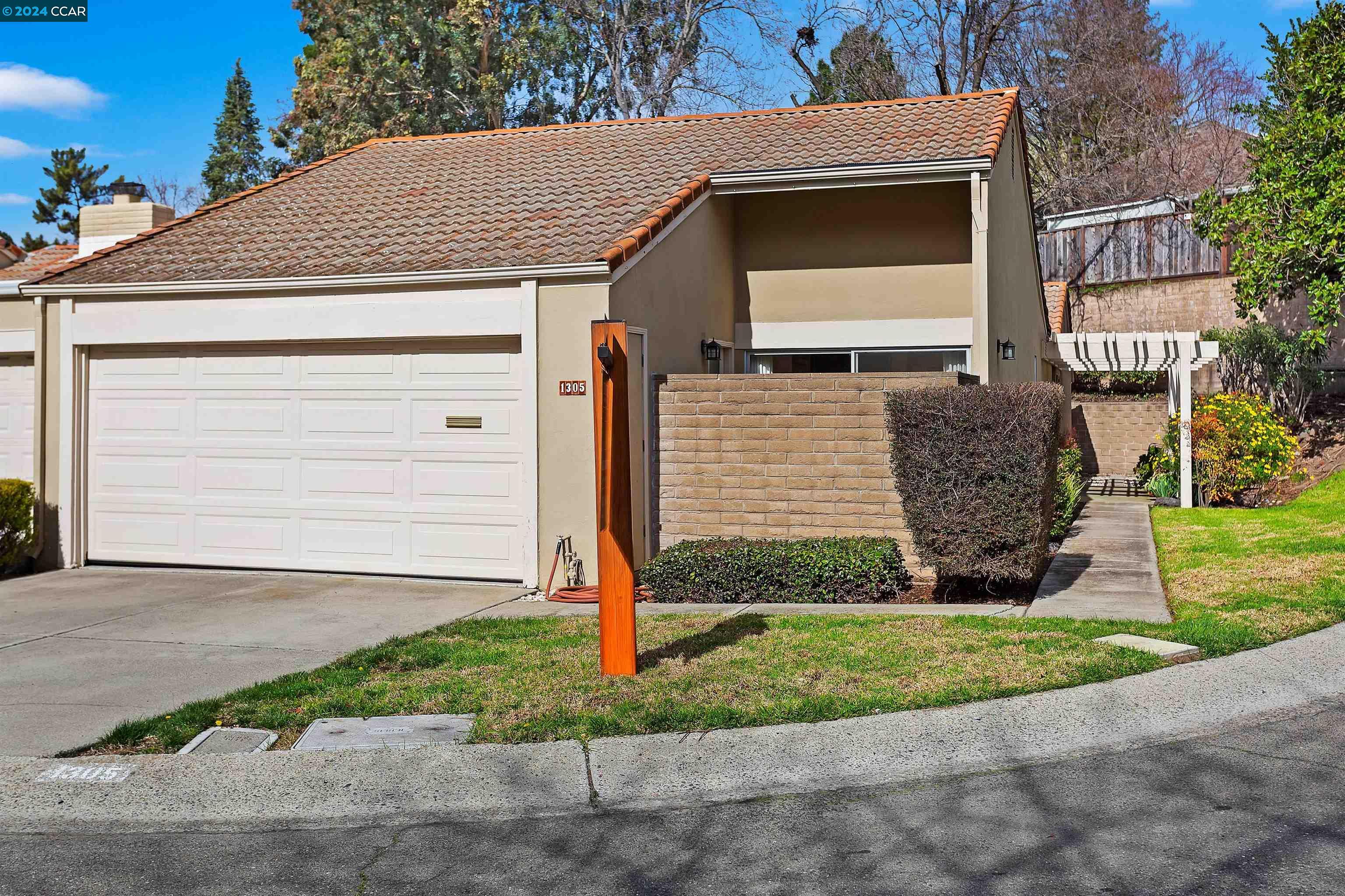 Property Photo: 1305 Corte De Los Vecinos CA 94598