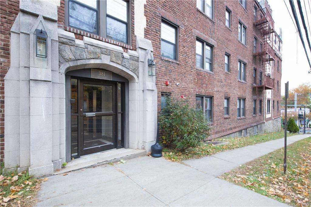 Property Photo:  381 Broadway 3B  NY 10522 