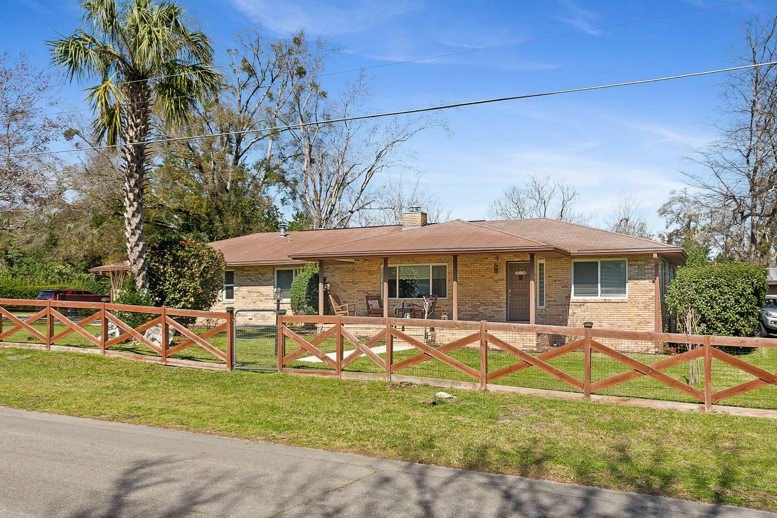 Property Photo: 24072 NW 188th Avenue FL 32643
