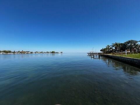 Property Photo:  3212 Coquina Key Drive SE  FL 33705 