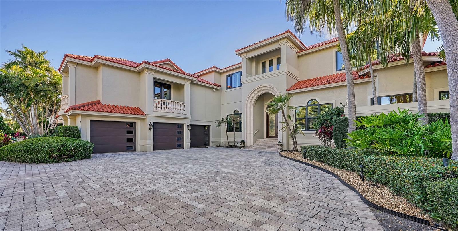 Property Photo:  340 W Royal Flamingo Drive  FL 34236 