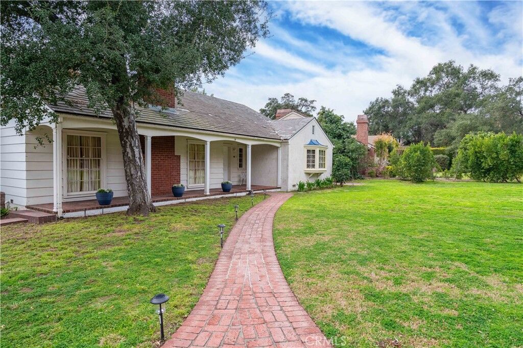 Property Photo:  30 Hacienda Drive  CA 91006 