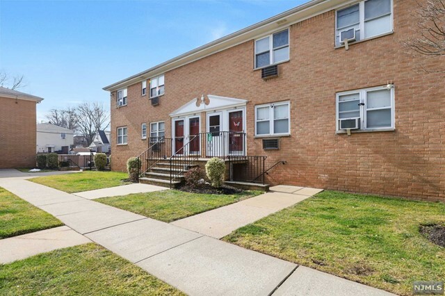 Property Photo:  725 Joralemon Street 20  NJ 07109 