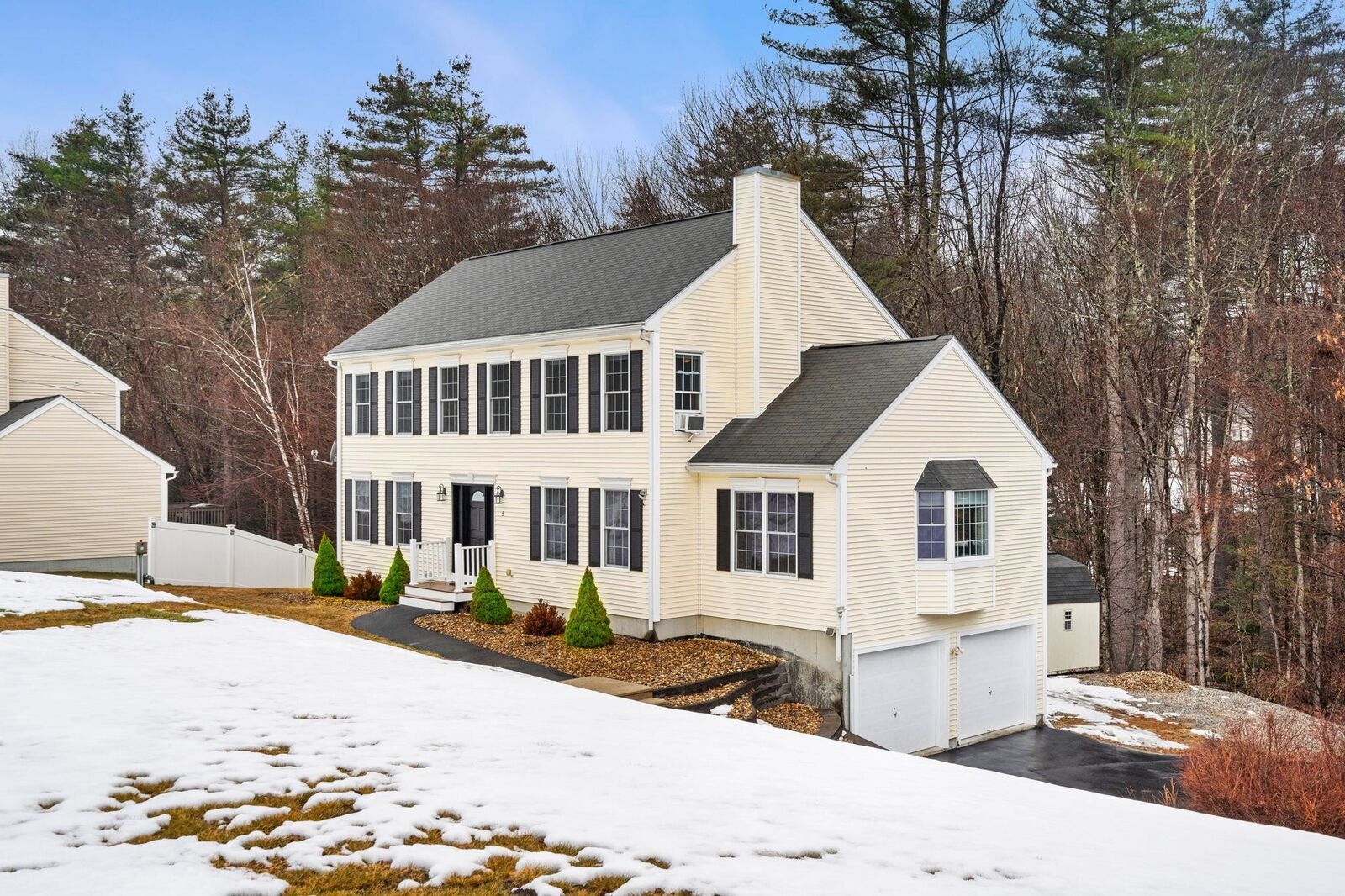 Property Photo:  5 Foxmoor Circle  NH 03055 