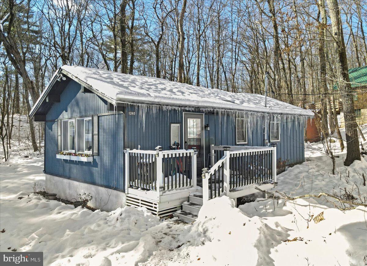 Property Photo: 1240 Valley Drive PA 18302