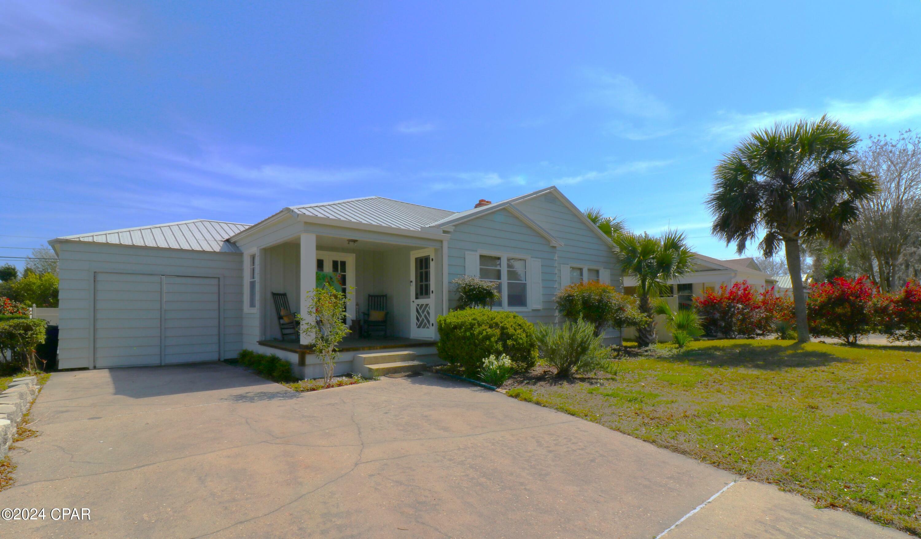 Property Photo:  204 N Cove Boulevard  FL 32401 