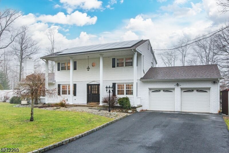 Property Photo:  20 Sandt Ln  NJ 07853 