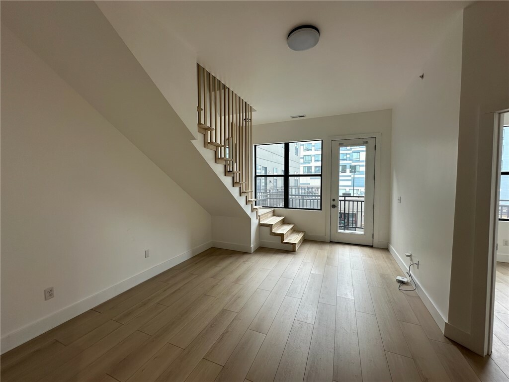 Property Photo:  400 E Locust Street 213  IA 50309 