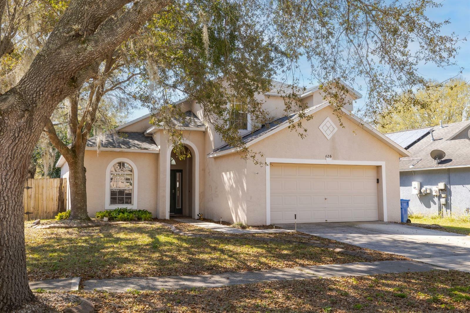 Property Photo:  626 Somerstone Drive  FL 33594 