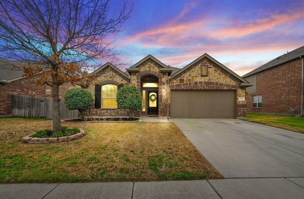 Property Photo:  817 Salida Road  TX 76052 