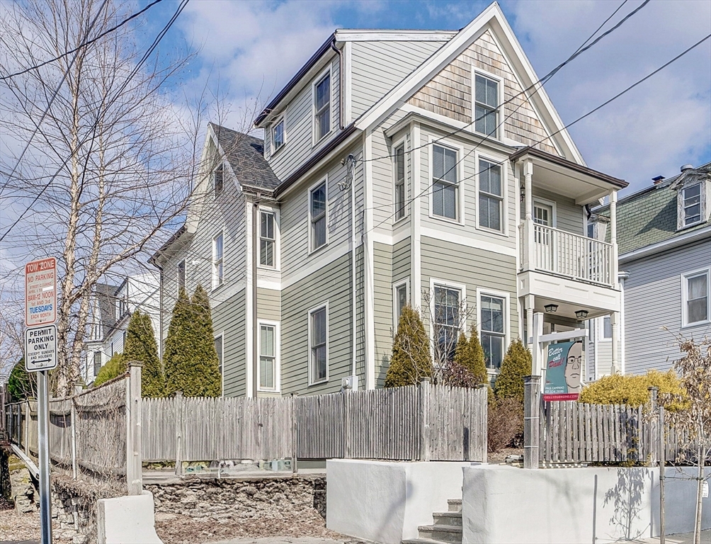 Property Photo: 17 Moore St 2 MA 02144