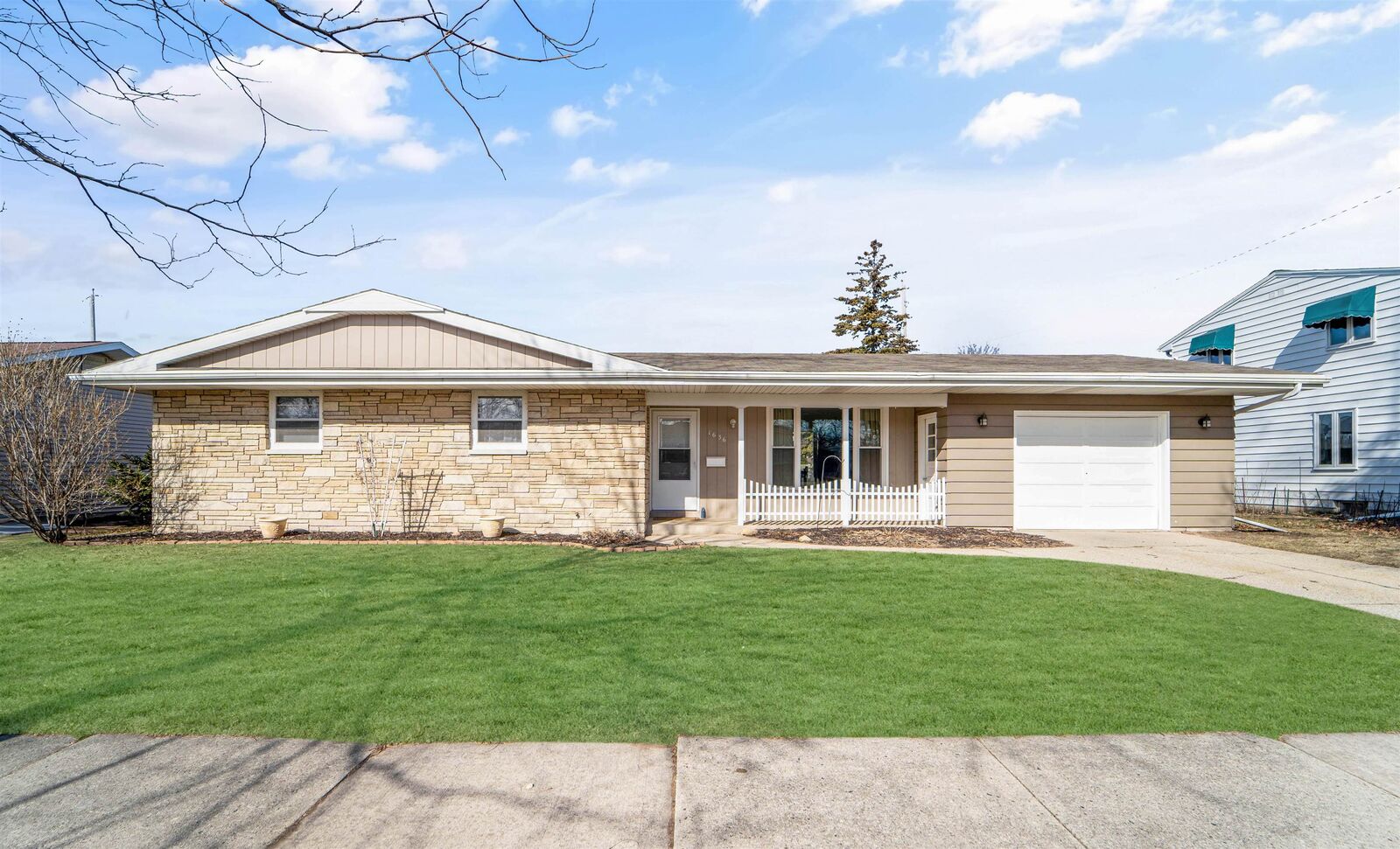 Property Photo:  1636 E Byrd Street  WI 54911 