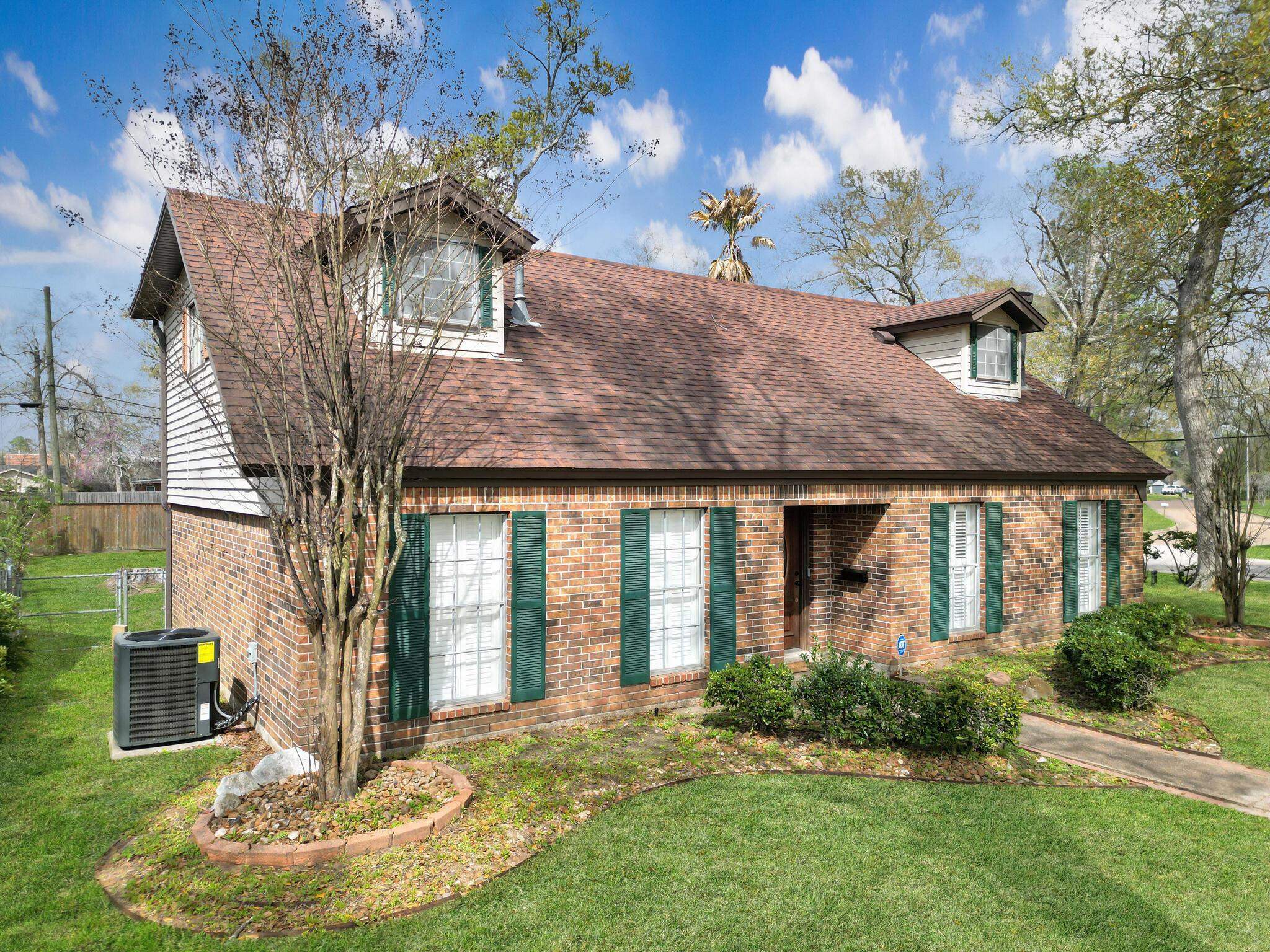 Property Photo:  6010 Suzanne Ct  TX 77706 