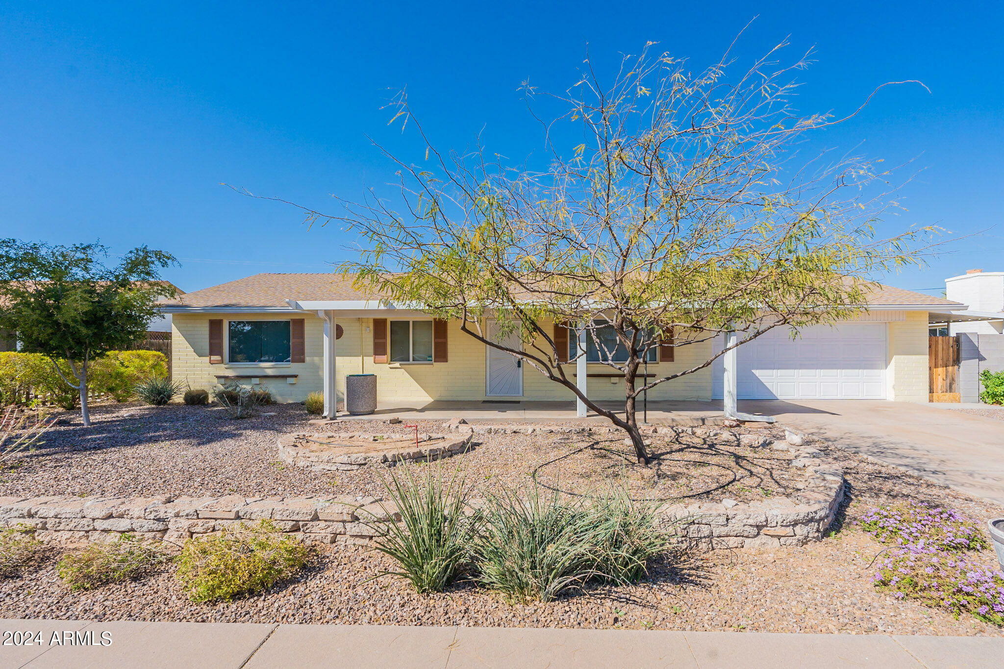 Property Photo:  2130 W Greenbriar Drive  AZ 85023 